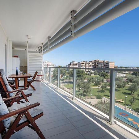 Kind Park - Sleek Apartment With Terrace & Parking Μπάρι Εξωτερικό φωτογραφία