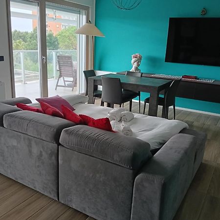 Kind Park - Sleek Apartment With Terrace & Parking Μπάρι Εξωτερικό φωτογραφία