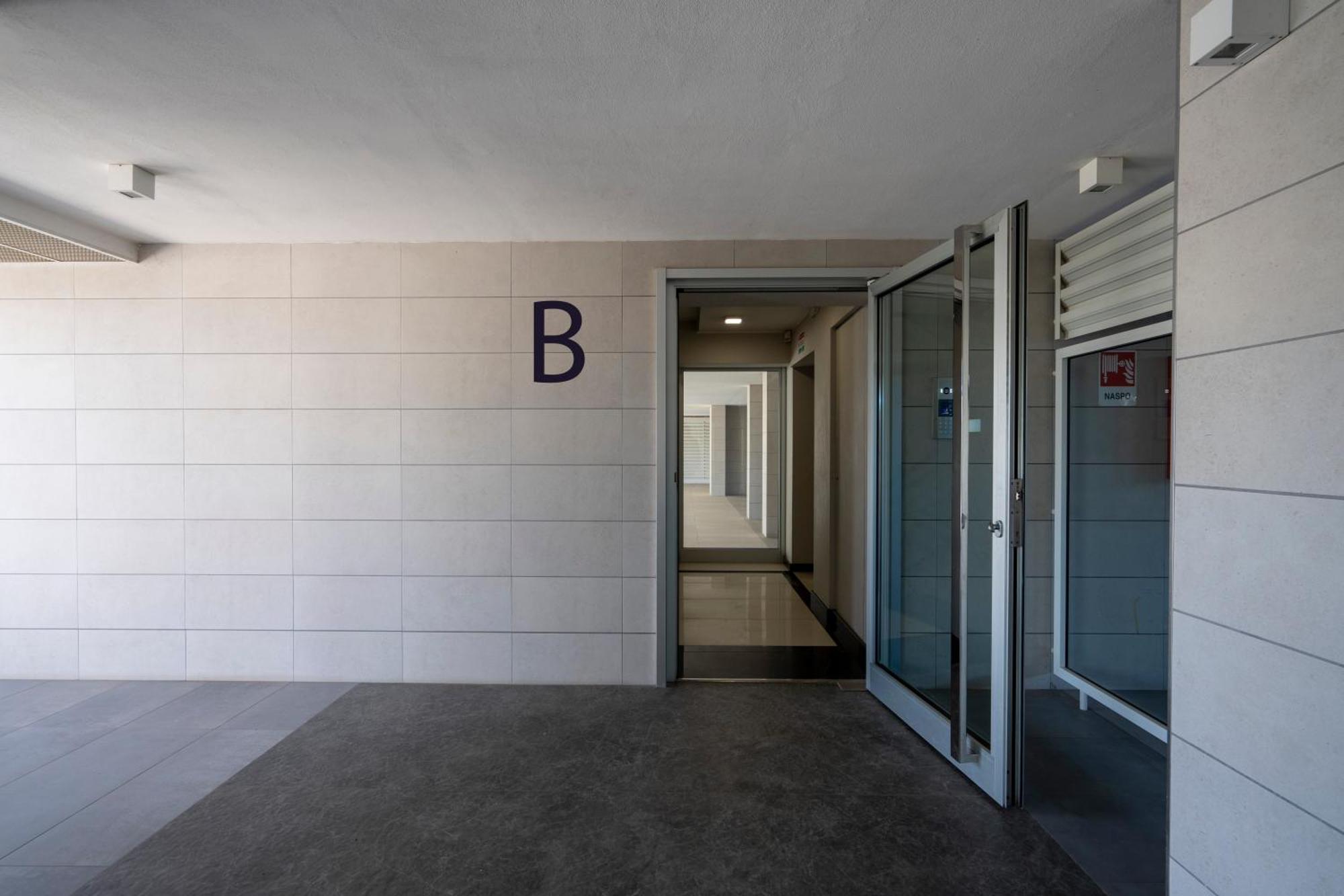 Kind Park - Sleek Apartment With Terrace & Parking Μπάρι Εξωτερικό φωτογραφία